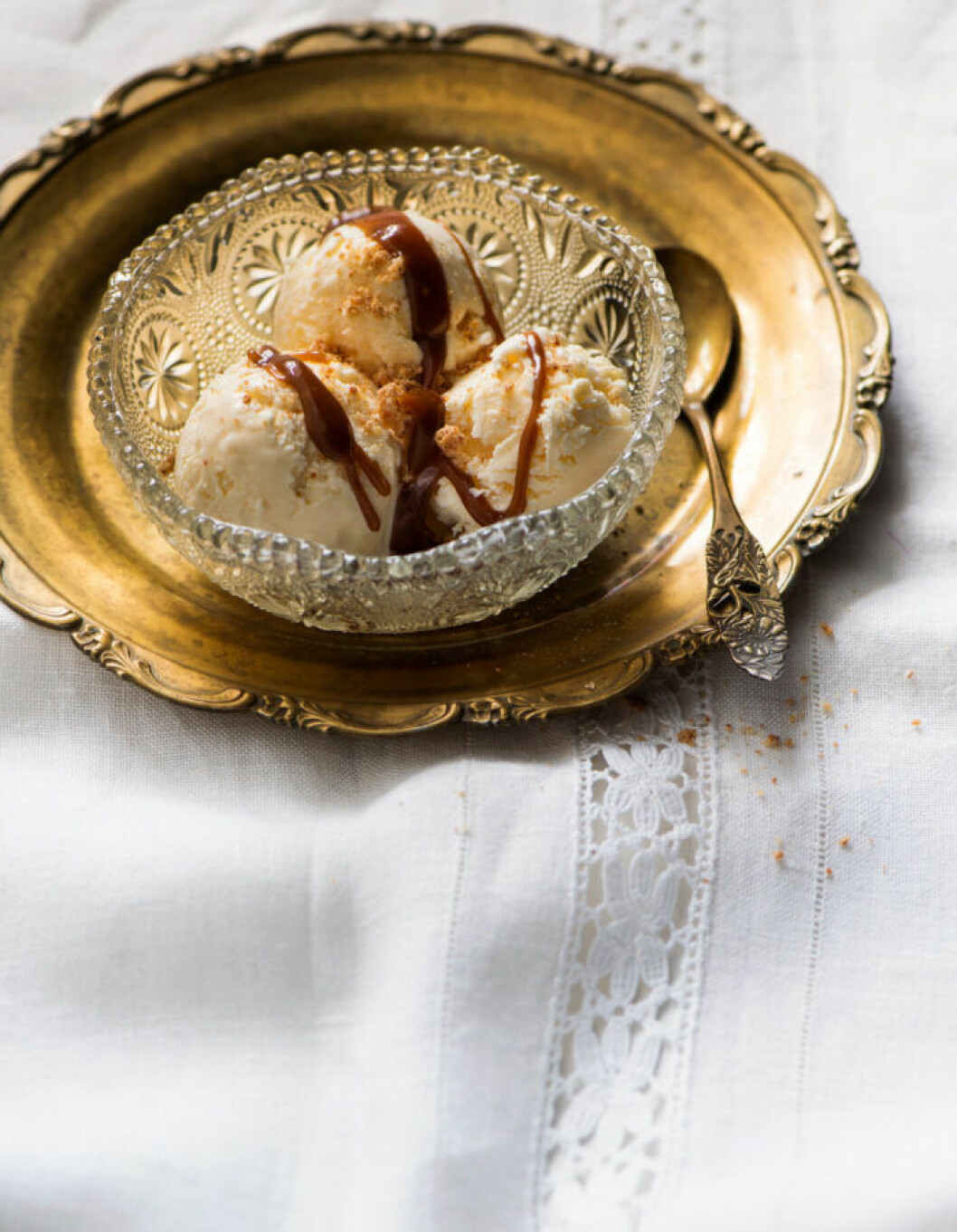 Mascarponeparfait med espressokaramell. Recept på mascarponeparfait med espressokaramell