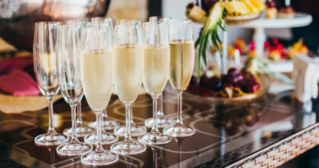 Kombinera gärna mat och champagne. Foto: IBL Kombinera gärna mat och champagne. Foto: IBL