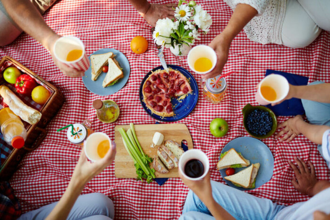 Tänk praktiskt och gott när du ska ut på picknick. Krångla inte till det. 