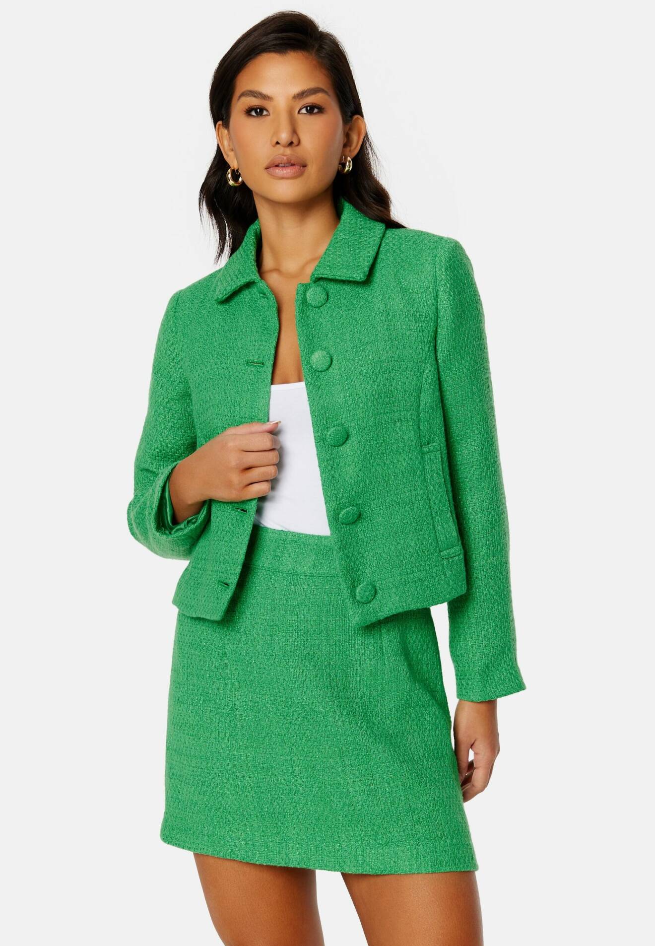 grönt tvådelat set med kjol och jacka