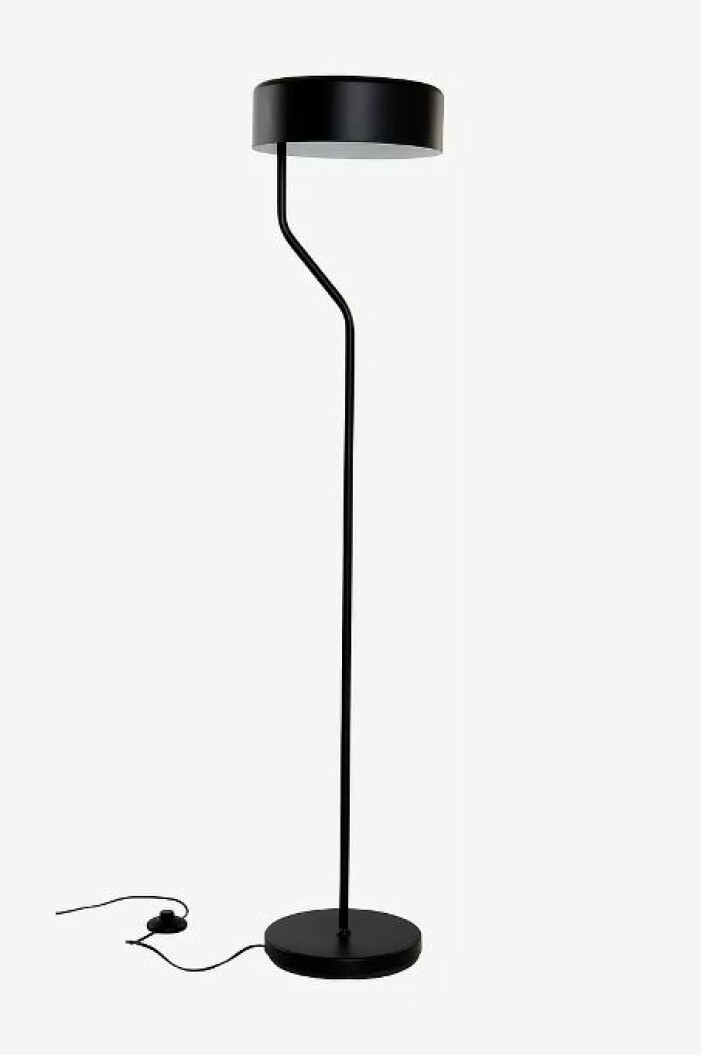 matt svart golvlampa
