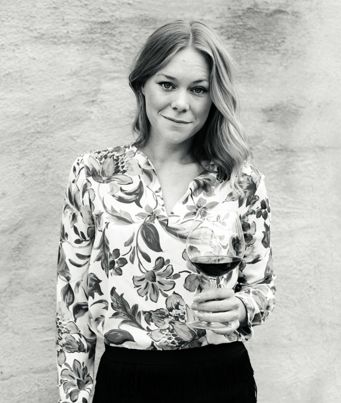 Maya Samuelsson är ELLE mat & vins dryckesexpert, utbildad sommelier och driver med sin familj Vinkällans dryckesutbildningar. Följ henne på @maya_samuelsson.