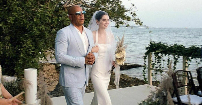 Vin Diesel går arm i arm med Meadow Walker fram till altarert. Bröllopet ägde rum på en strand i Dominikanska republiken. vin diesel med meadow walker på väg till altaret