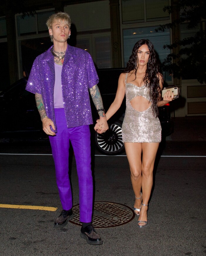 Machine Gun Kelly och Megan FoxMegan Fox på dubbeldejt med Kourtney Kardashian och Travis Barker efter MTV VMA, 2021. Machine Gun Kelly och Megan FoxMegan Fox på dubbeldejt med Kourtney Kardashian och Travis Barker efter MTV VMA, 2021.