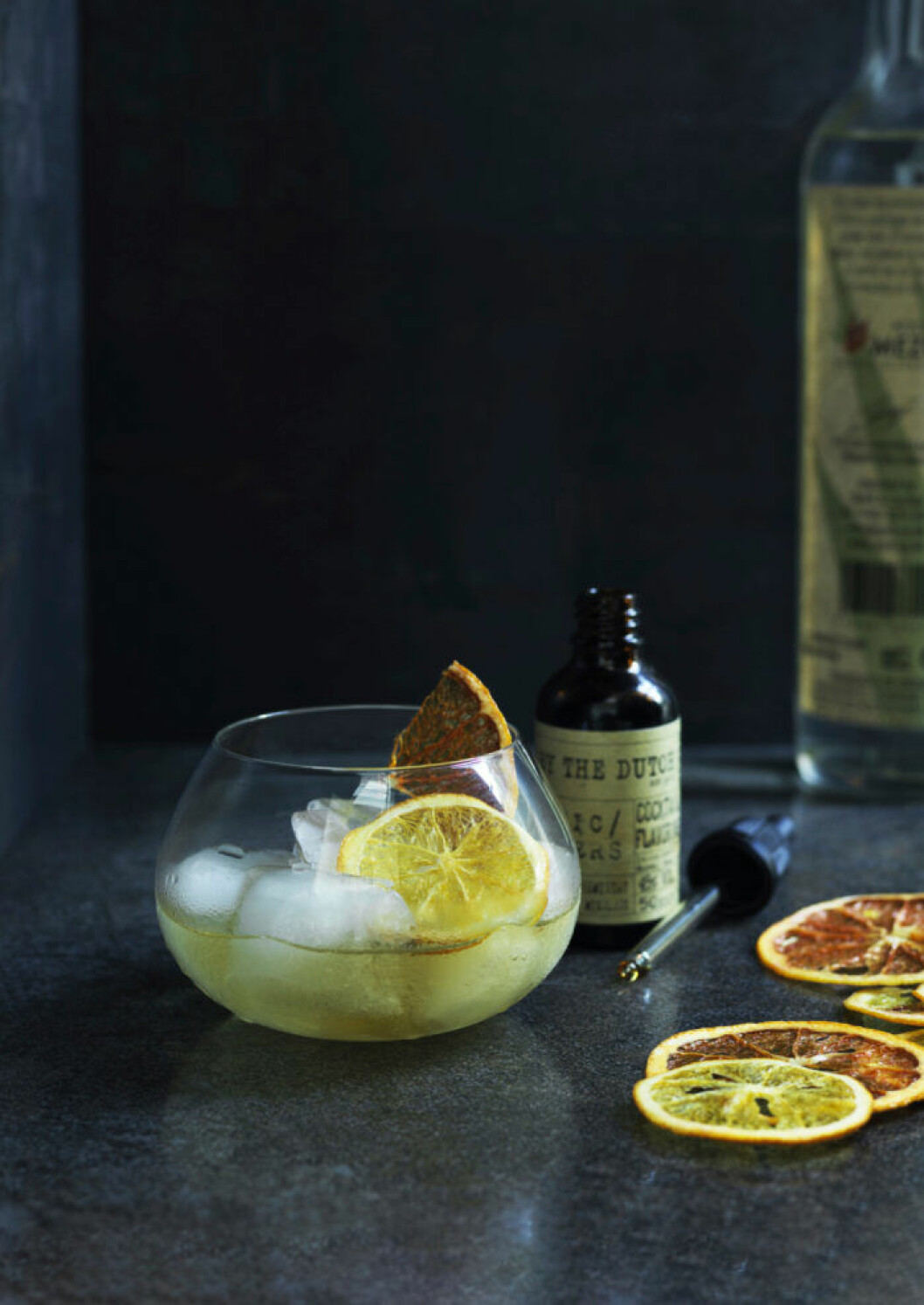 Mezcal Old Fashioned med torkad apelsin. Recept på mezcal old fashioned med torkad apelsin
