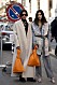 Dubbelt upp i Bottega Veneta väskor i orange Streetstyle Milano Fashion Week AW20.