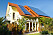 Om du sätter solceller på taket till ditt hus sparar du både pengar och miljön. 