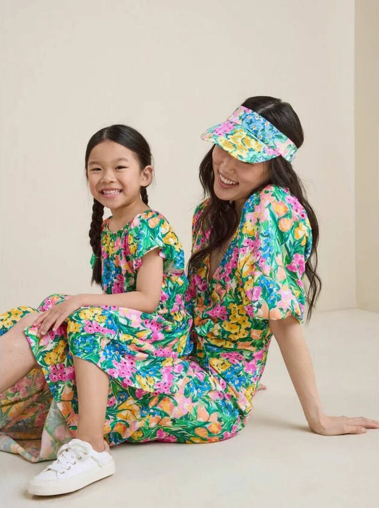 mini me-kläder: matchande mönstrade klänningar för mamma och barn från Lindex