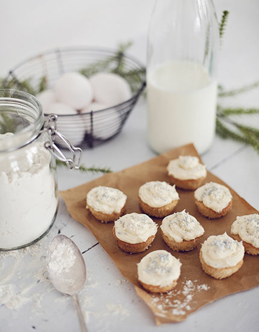 Minicupcakes med kardemummafrosting. Minicupcakes med kardemummafrosting.