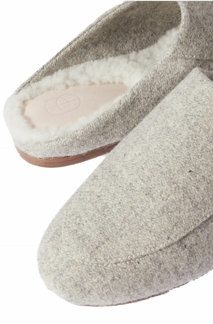 Minimalistidks tofflor med fluffig insida från Porte & Paire