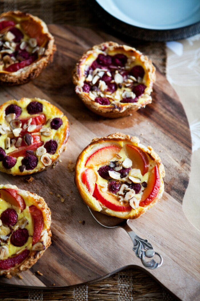 Recept på minipaj med hallon och nektariner