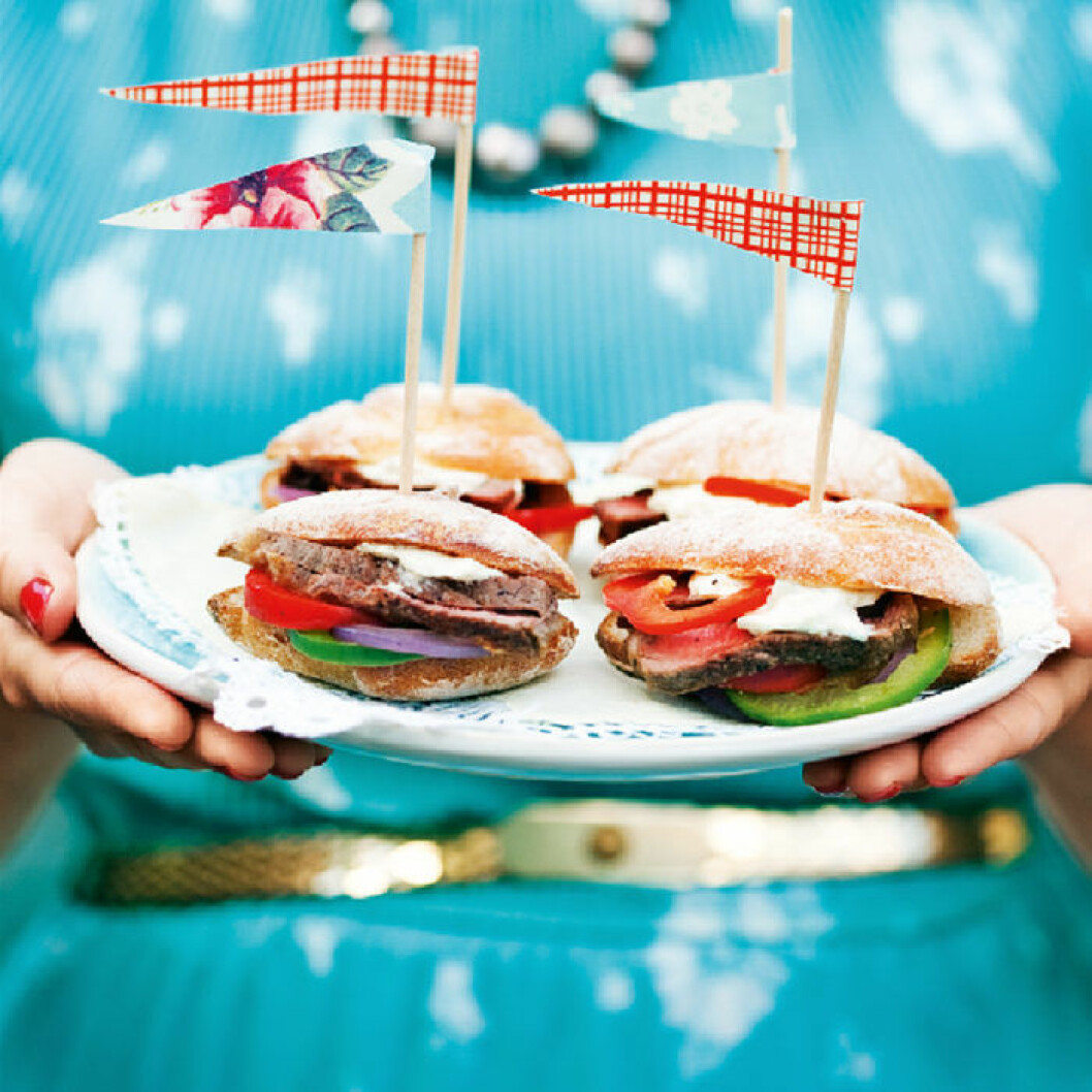 Steak sandwich med blue cheese-dressing. Steak sandwich med blue cheese-dressing.