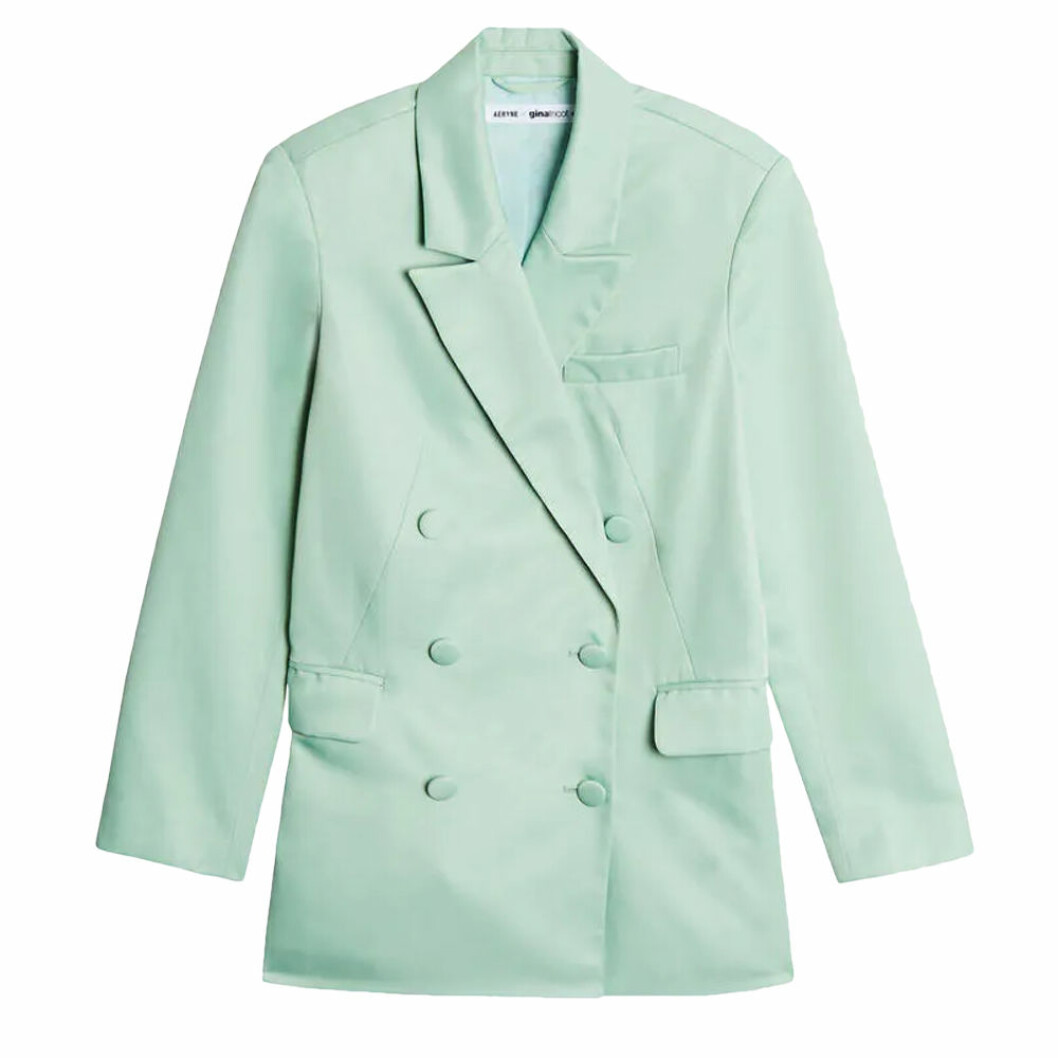 Pastellfärgad oversize-kavaj. <a href="https://apprl.com/al/4ypJ/" target="_blank" rel="noopener">Här kan du köpa den</a>. Pastellgrön kavaj i oversize-modell