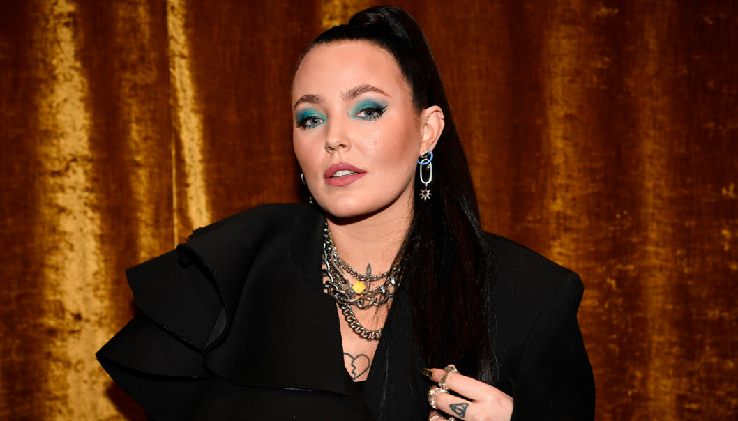 Miriam Bryant visar upp nya flamman.