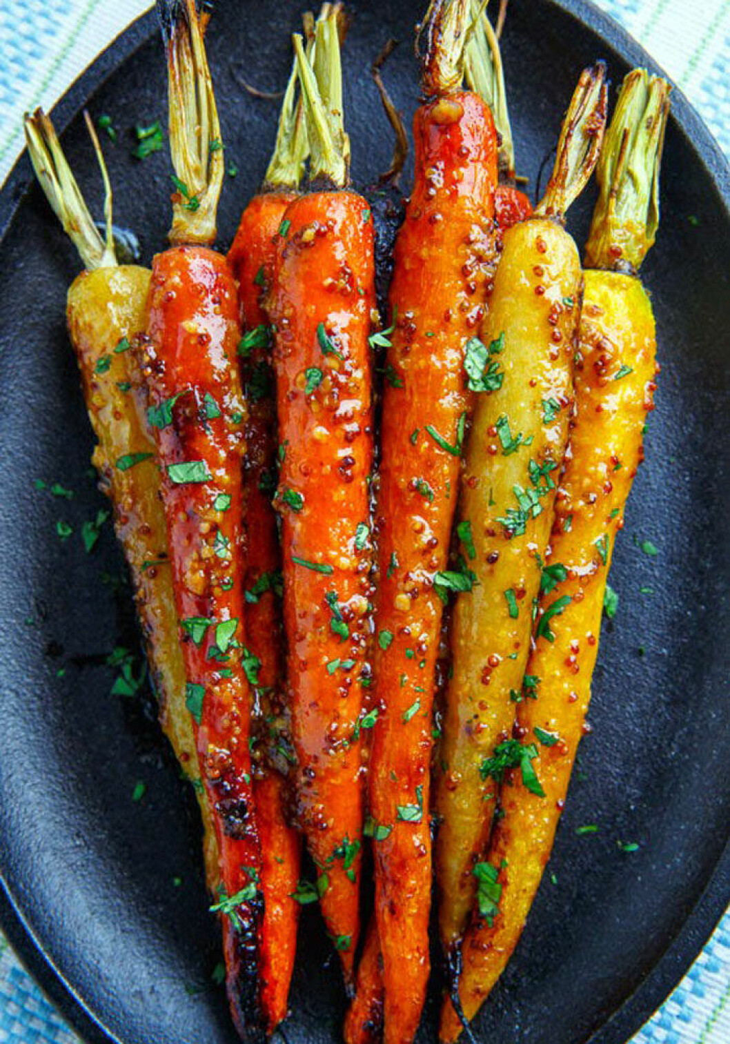 Via: Closetcooking.com Miso- och dijongriljerade morötter