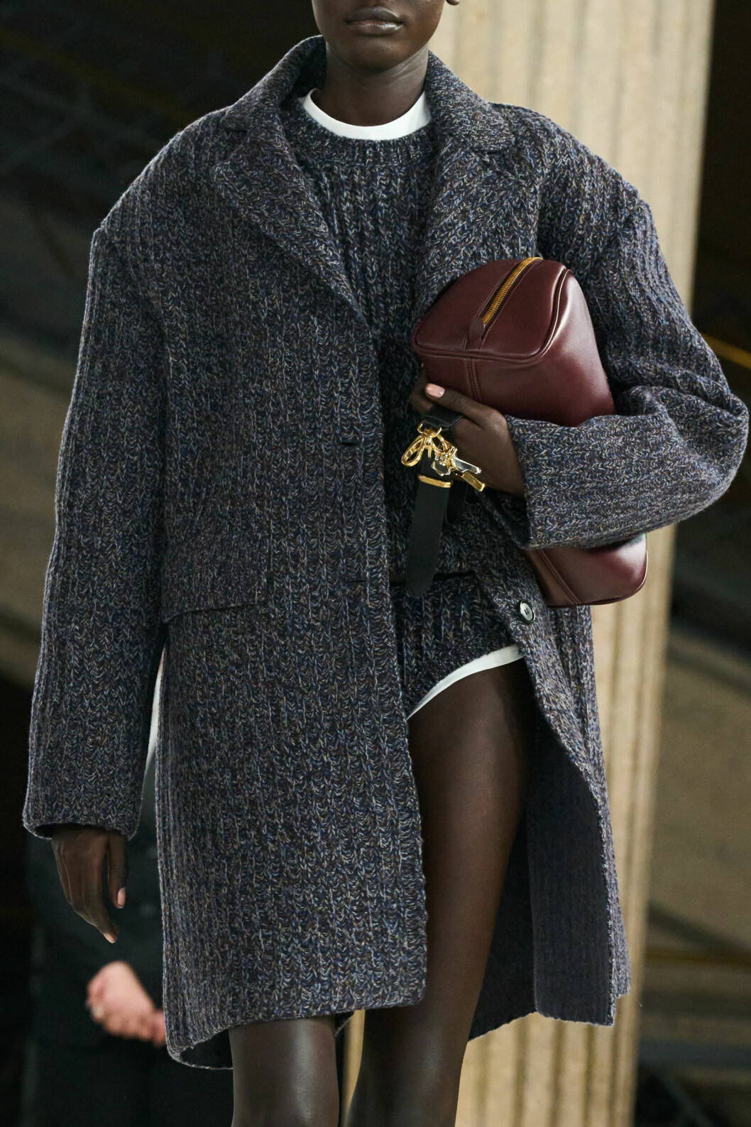 Miu Miu AW23 Väskan under armen och nycklarna i handen – höstens kollektion osar av on-the-go-vibbar!