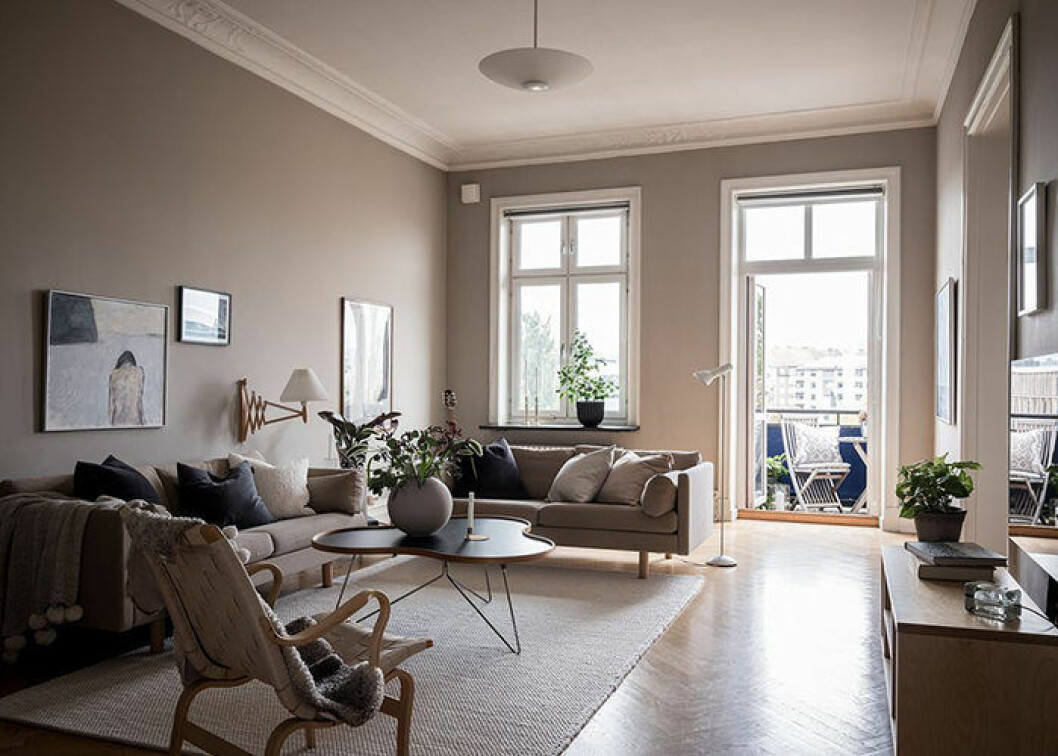 Foto: Alen Cordic Styling: By Bon för <a href="https://www.instagram.com/bjurfors_goteborg/" target="_blank" rel="noopener">Bjurfors</a>/mäklare: Sandra Stals gör det minimalistiska hemmet mysigt med rätt belysning