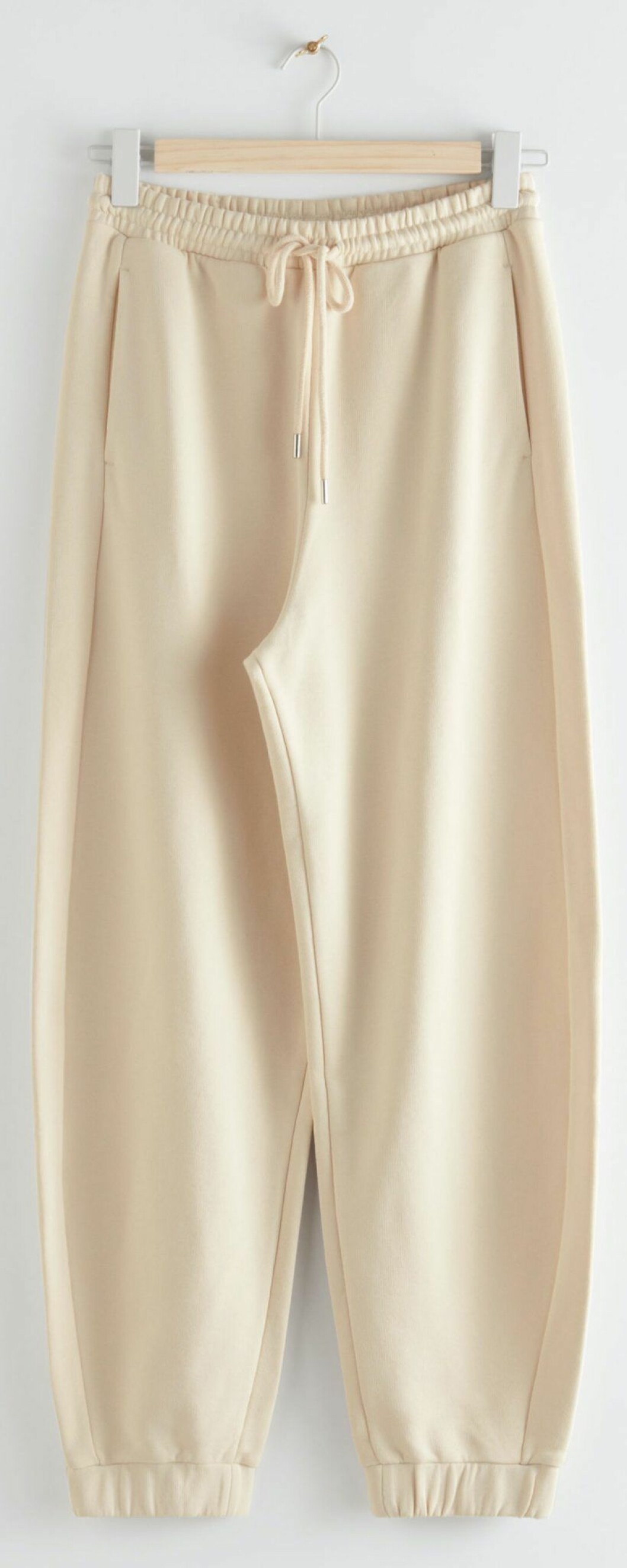 Beige oversized mjukisbyxa från & other stories.