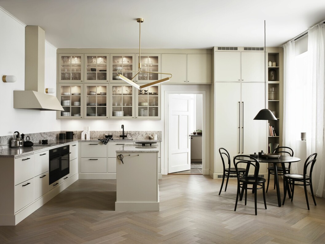 Beige kök i klassisk stil från Vedum