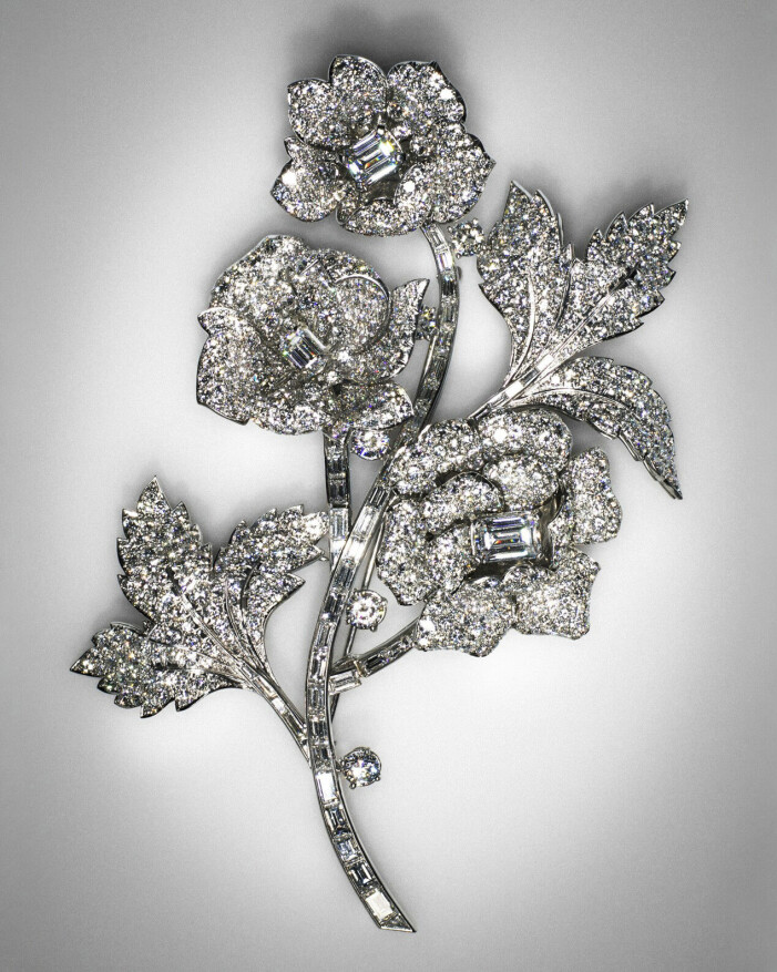 En blomformad diamantbrosch från 1961.