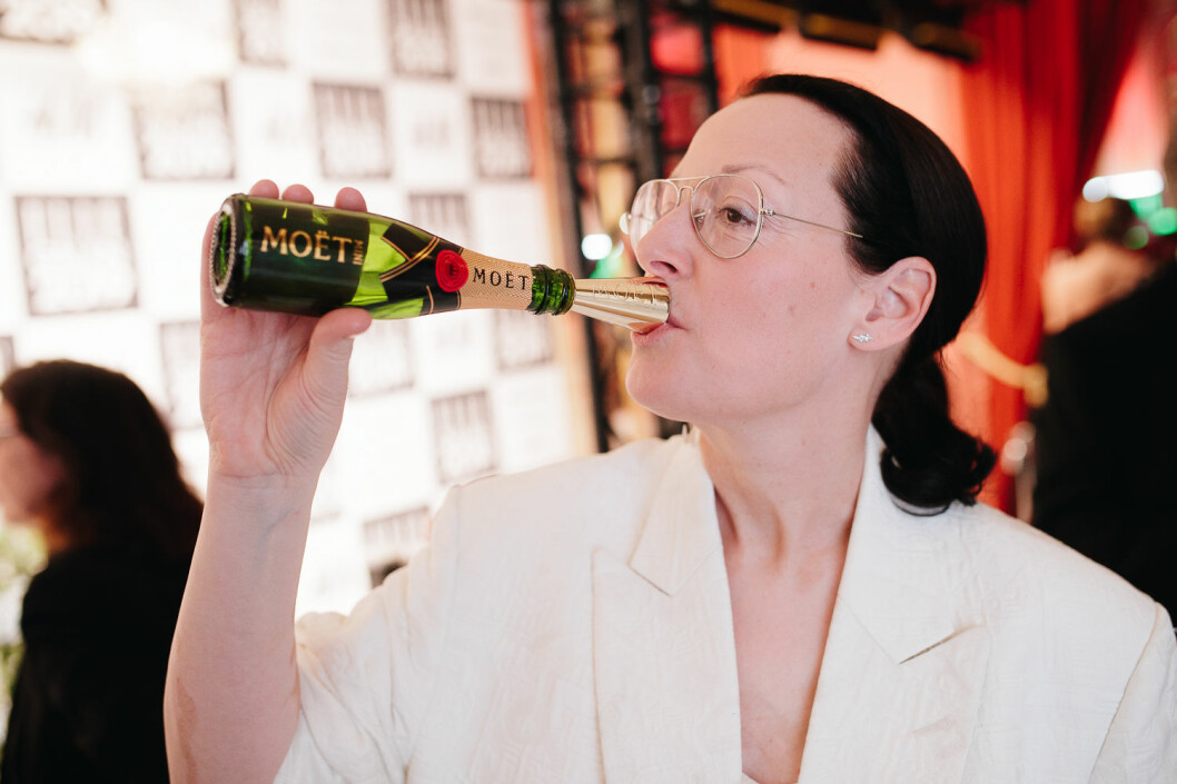 ELLEs chefredaktör Cia Jansson gillar champagne.