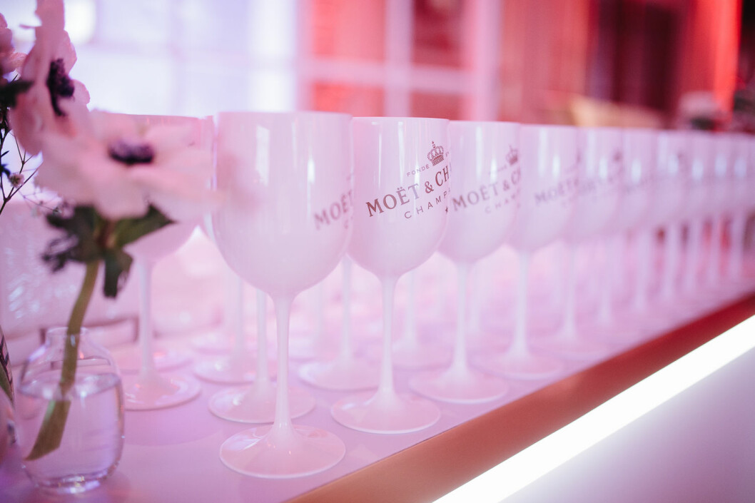 Moët & Chandon Ice Impérial serverades i vita plastglas.