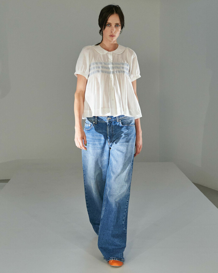 Molly Goddard var ett av alla modehus som visade jeans med låg midja på catwalken inför våren. Molly Goddard SS22