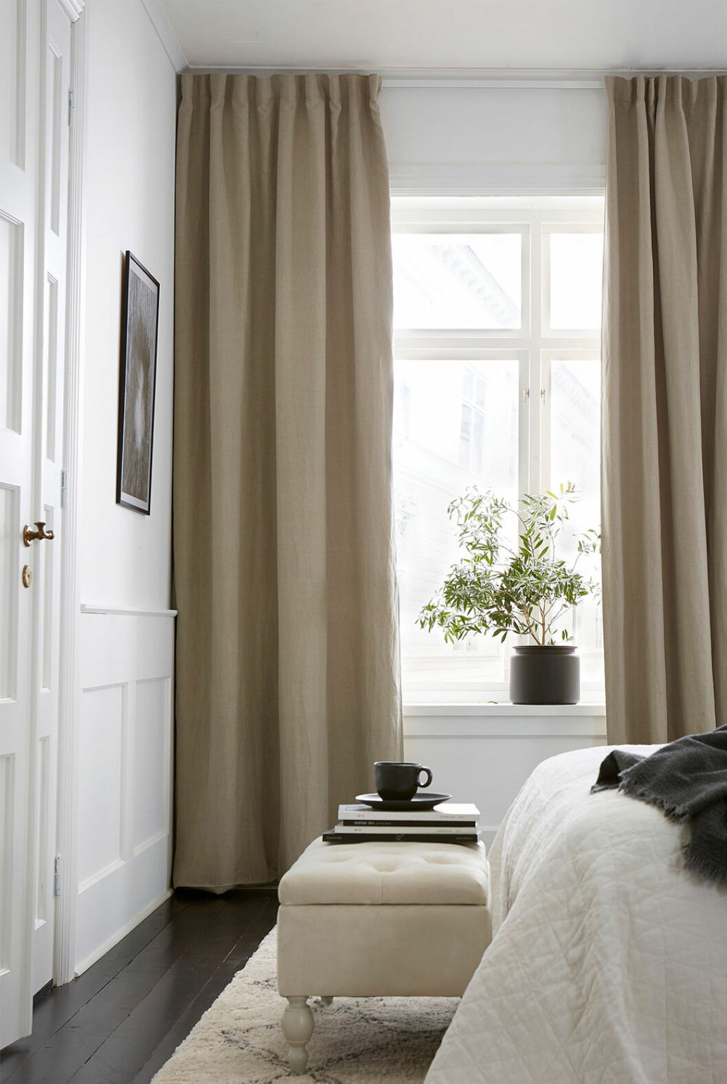 mörkläggningsgardiner från Ellos Home i beige