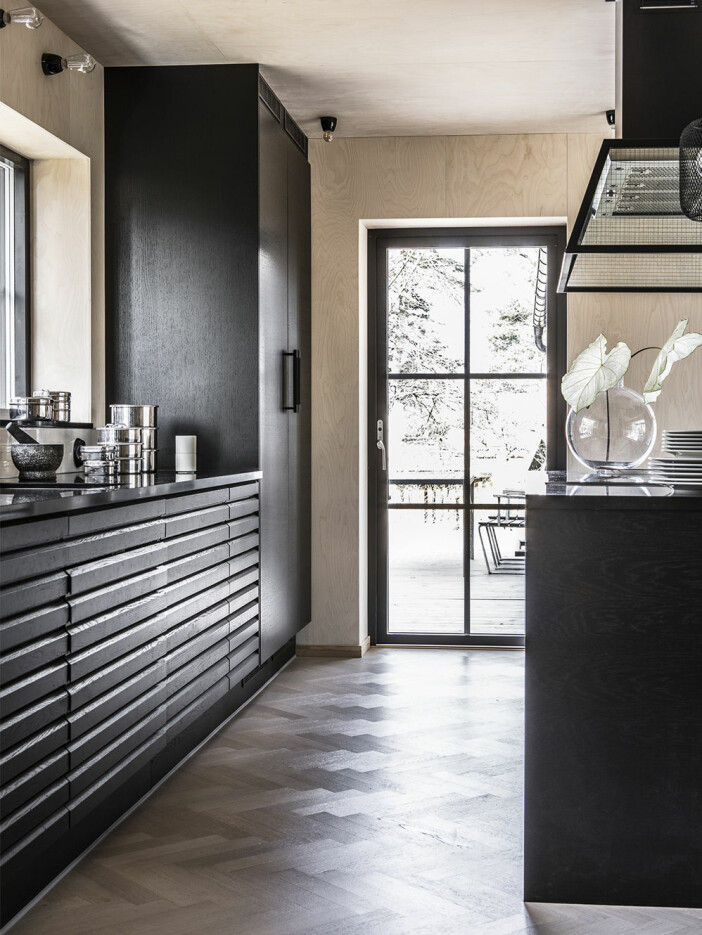 Foto: HTH Kök mörkt elegant kök från HTH - nordic spirit