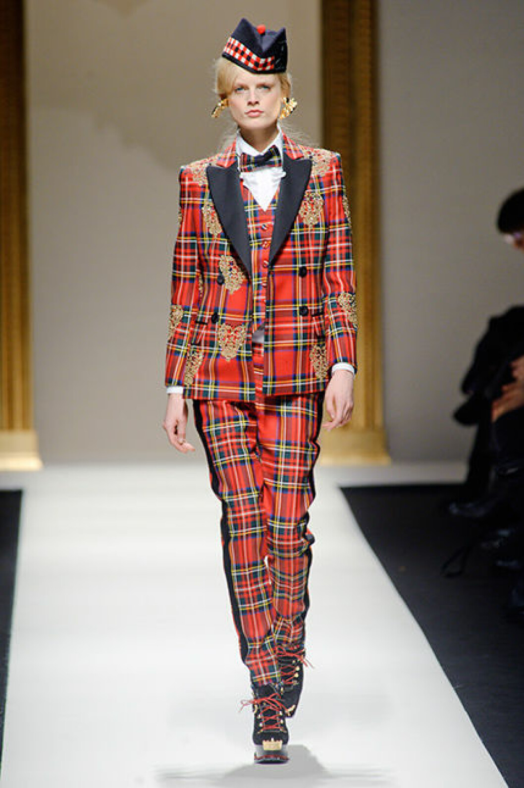 Moschino F13 004