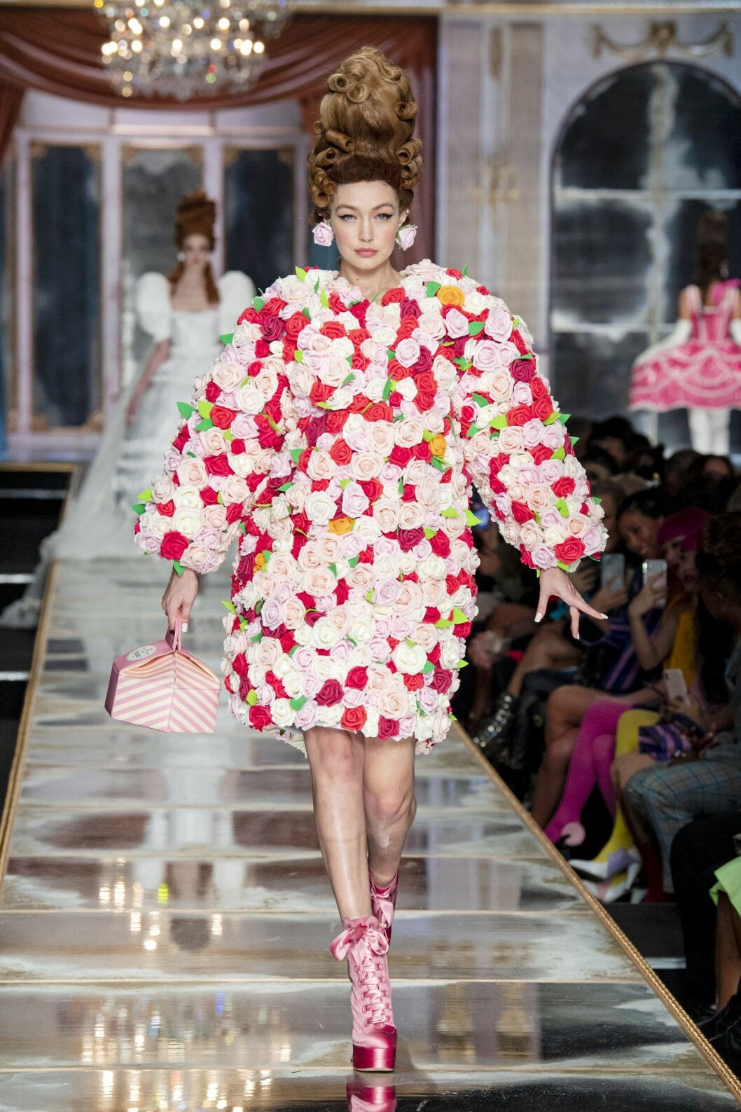 Moschino AW20 Gigi Hadid Moschino 2020