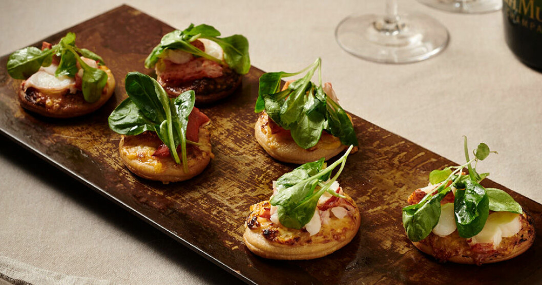 Minipizza bianco med hummer. Minipizza bianco med hummer.