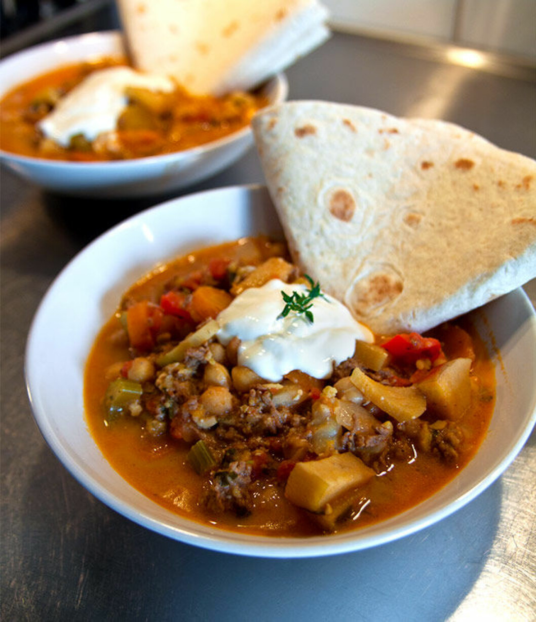 Du hittar receptet på den mustiga grytan <a href="https://www.landleyskok.se/recept/mustig-restgryta.html/" target="_blank" rel="noopener">här.</a> Du hittar receptet på den mustiga grytan här.