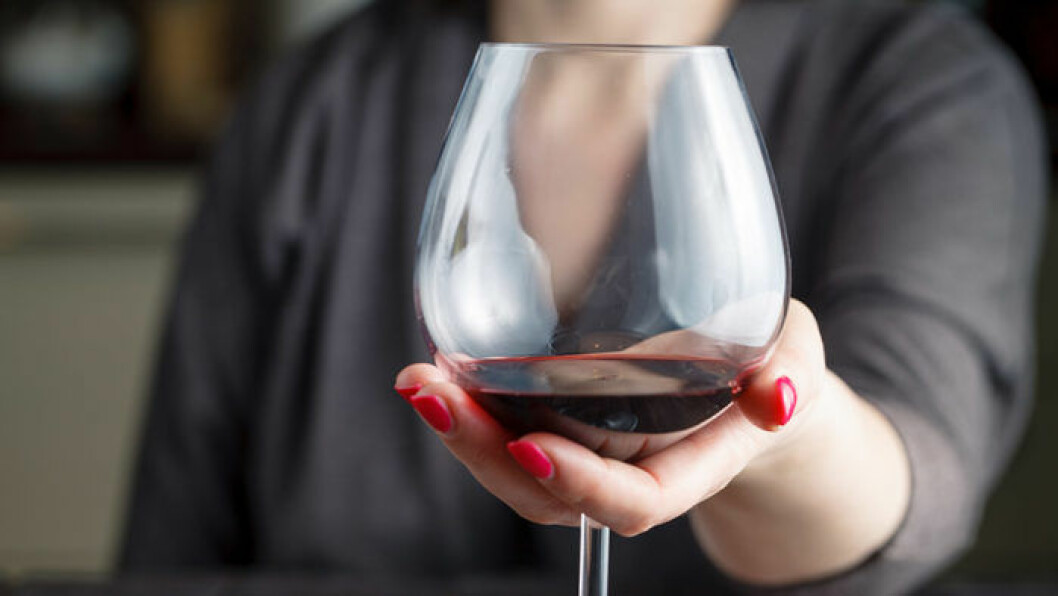 Dricker du för mycket alkohol? Foto: Shutterstock Dricker du för mycket alkohol?