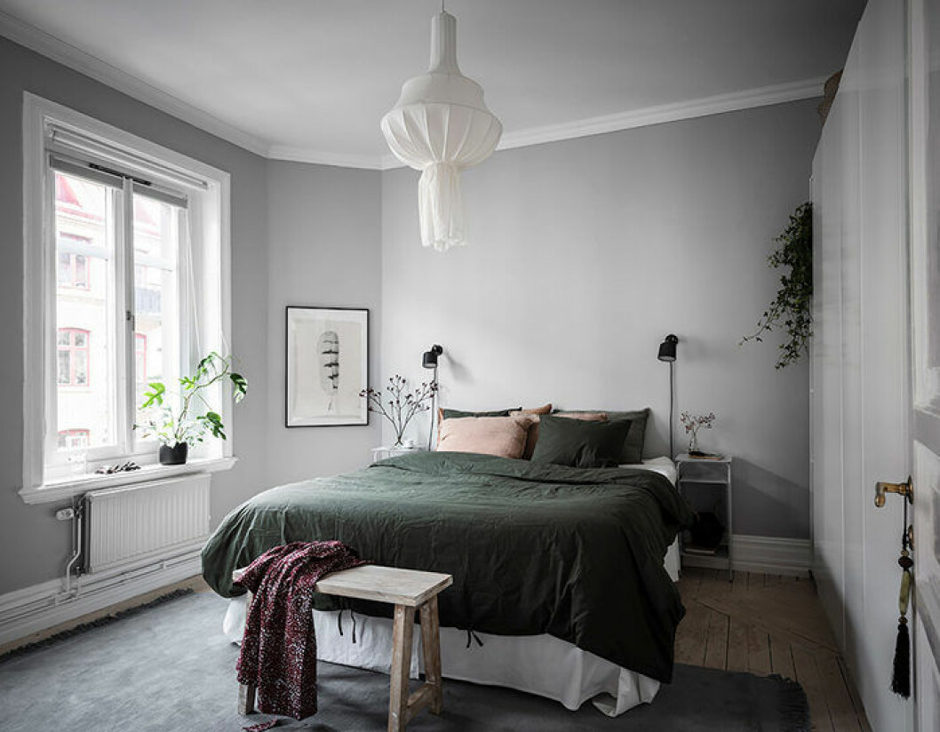 Foto: Anders Bergstedt Styling: Elli Roshandel för <a href="https://www.instagram.com/entrancemakleri/" target="_blank" rel="noopener">Entrance Mäkleri</a>/mäklare: Erika Bergholm Gröna växter gör det minimalistiska hemmet mysigare på ett kick