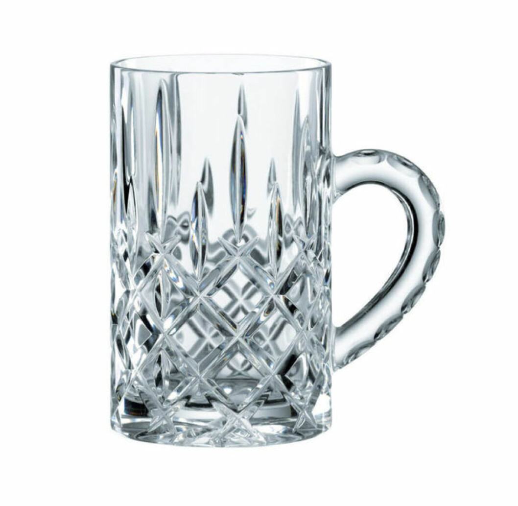 En elegant glöggmugg i slipad kristall från Nachtmann.