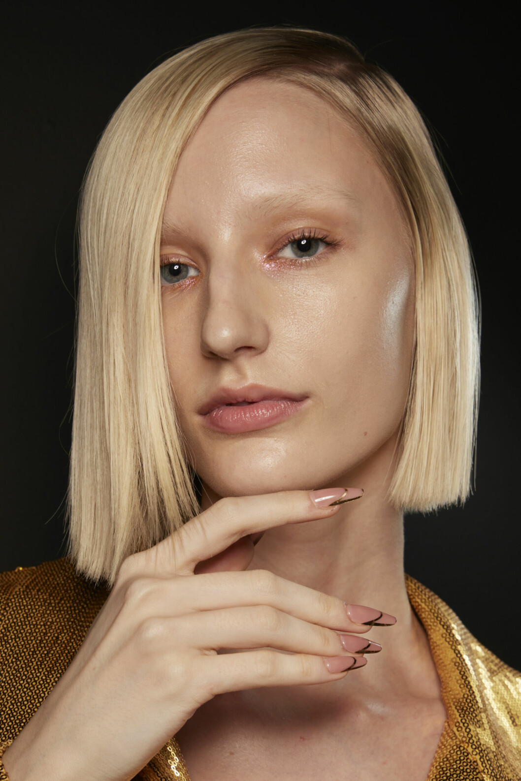 nageldekoration trend naglar 2022 fransk manikyr