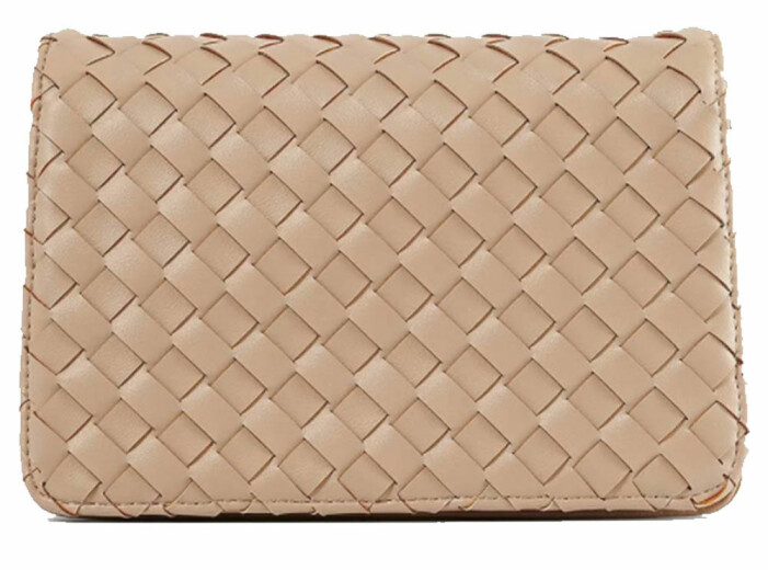 beige flätad väska