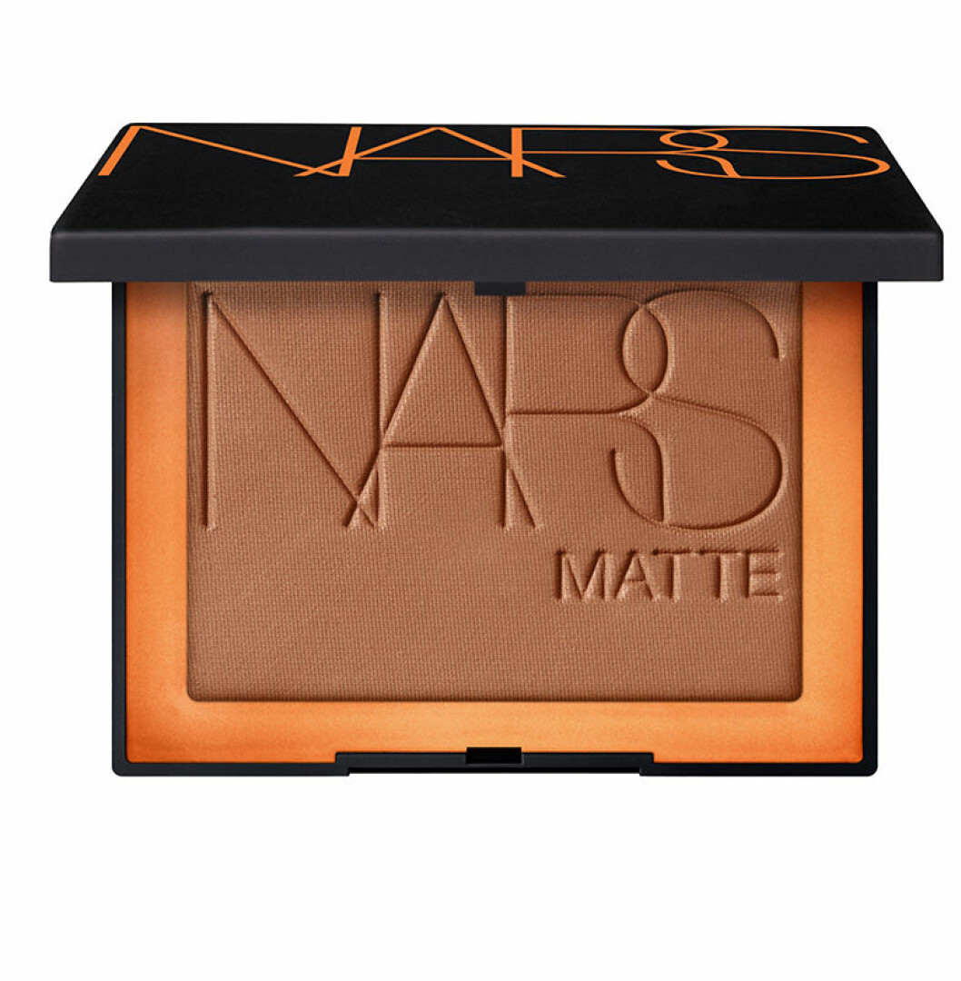 Nars Matte bronzing powder kommer i fyra olika toner. Klicka på bilden och kom direkt till produkten. Nars Matte bronzing powder