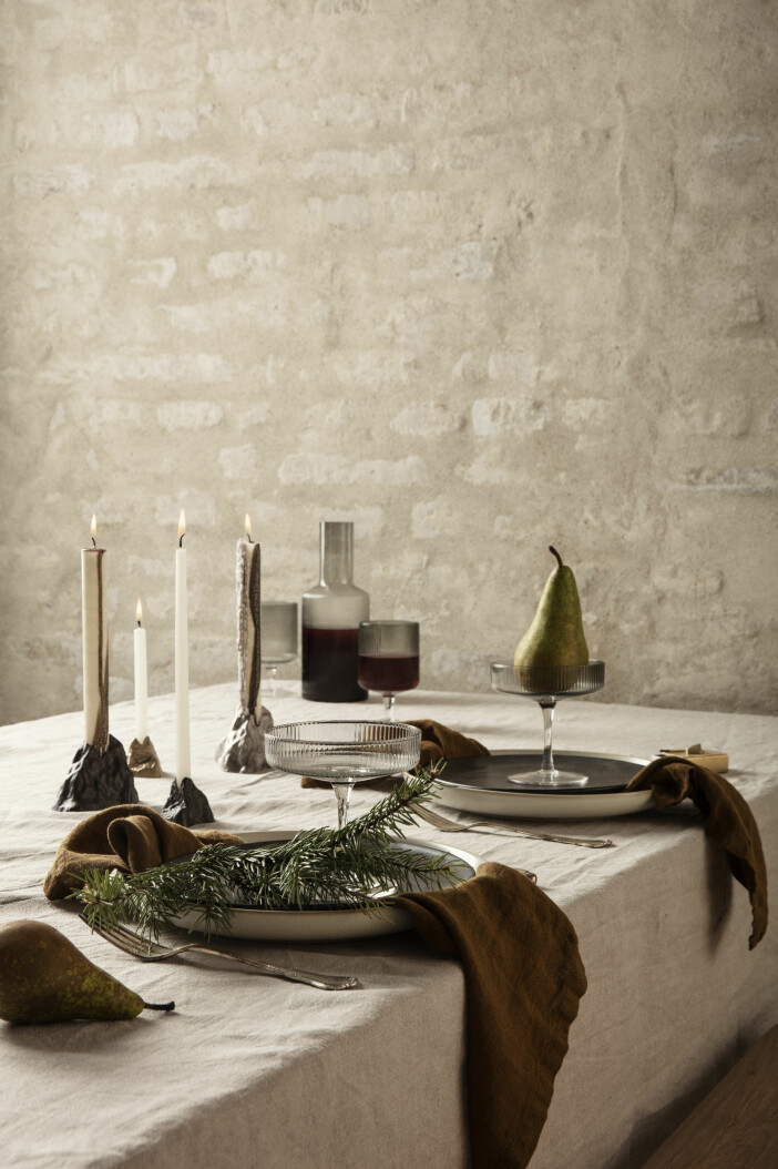 Juldukning i toner av beige, brunt och grönt? Ja, tack! Foto: Ferm living naturnära palett hos ferm living
