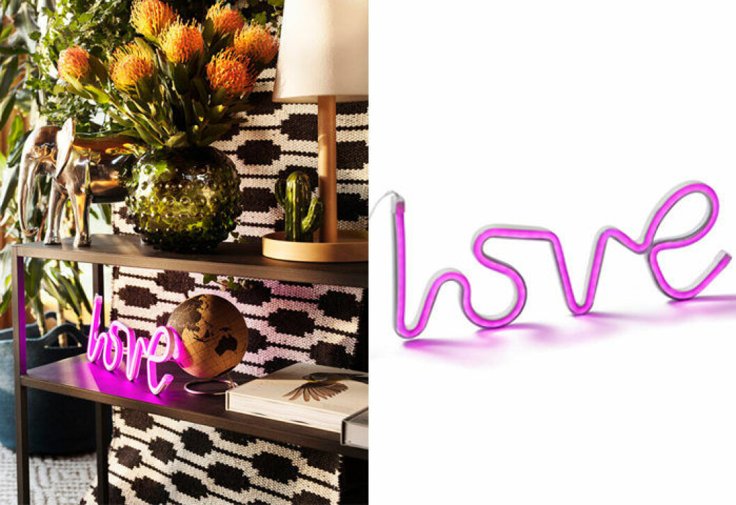 Neonlampa med texten "love" i rosa från Åhléns