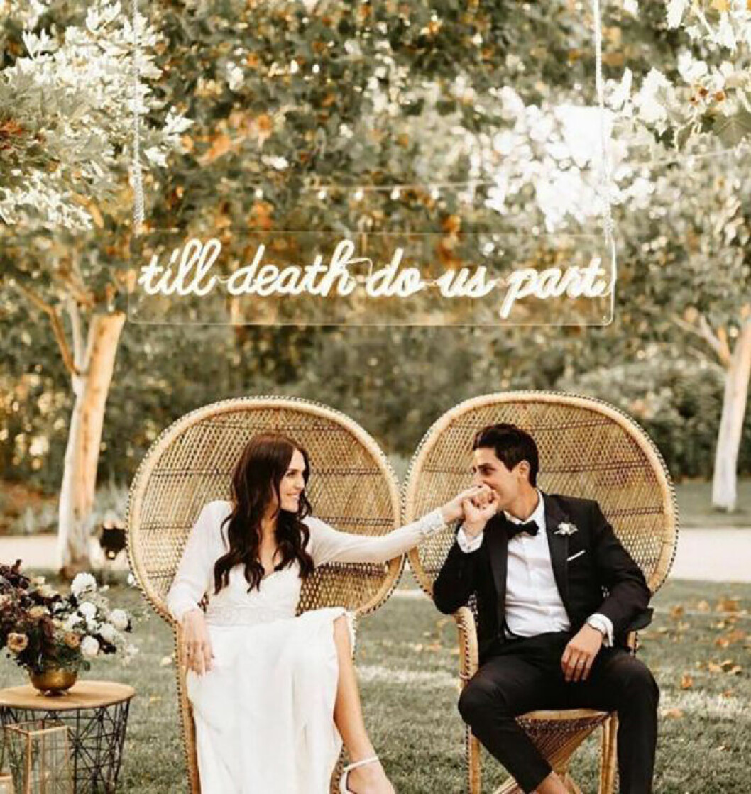 Via: <a href="https://ruffledblog.com/neon-wedding-signs-inspiration/" target="_blank" rel="noopener">Ruffledblog</a> Bröllop med neonskylt