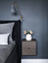 Blått sovrum med nattduksbord från By Lassen