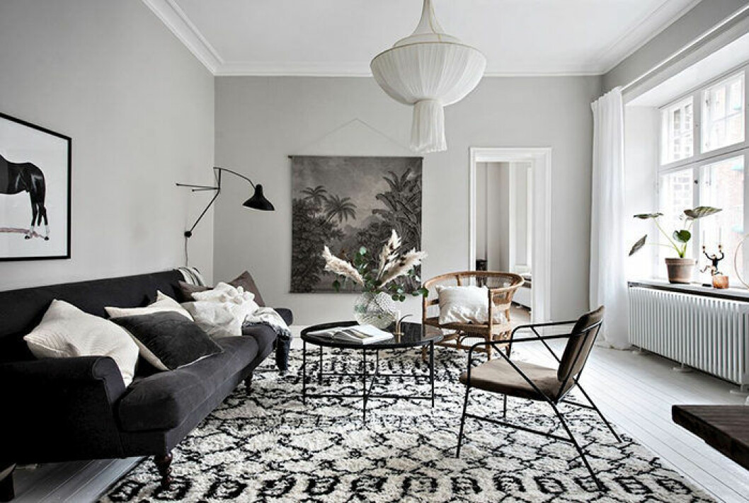Ett väl inrett hem har flera intressanta blickfångare – utan att det blir för mycket. Foto: Maria Sahlander Styling: By Bon för <a href="https://www.instagram.com/bjurfors_goteborg/" target="_blank" rel="noopener">Bjurfors</a>/mäklare: Ida Almgren