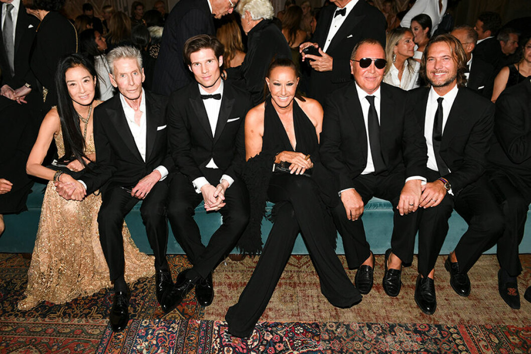 Frenemies på front row! Designkollegorna Vera Wang, Calvin Klein, Kevin Baker, Donna Karan, Michael Kors och Lance LePere var på plats på Ralph Laurens stora jubileumsvisning i Central Park. Designkollegorna Vera Wang, Calvin Klein, Kevin Baker, Donna Karan, Michael Kors och Lance LePere.