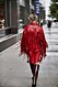 New York Fashion Week ss20 streetstyle på en röd fransjacka i skinn.