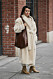Streetstyle NYFW, vit fluffig pälsjacka.