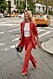 New York Fashion Week ss20 streetstyle. Röd kostym look.