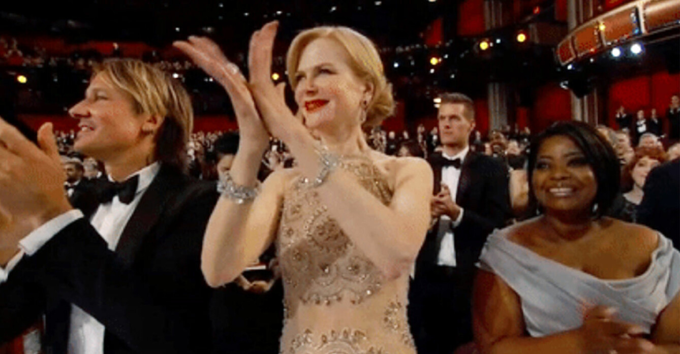 Nicole Kidman klappar händer på Oscarsgalan