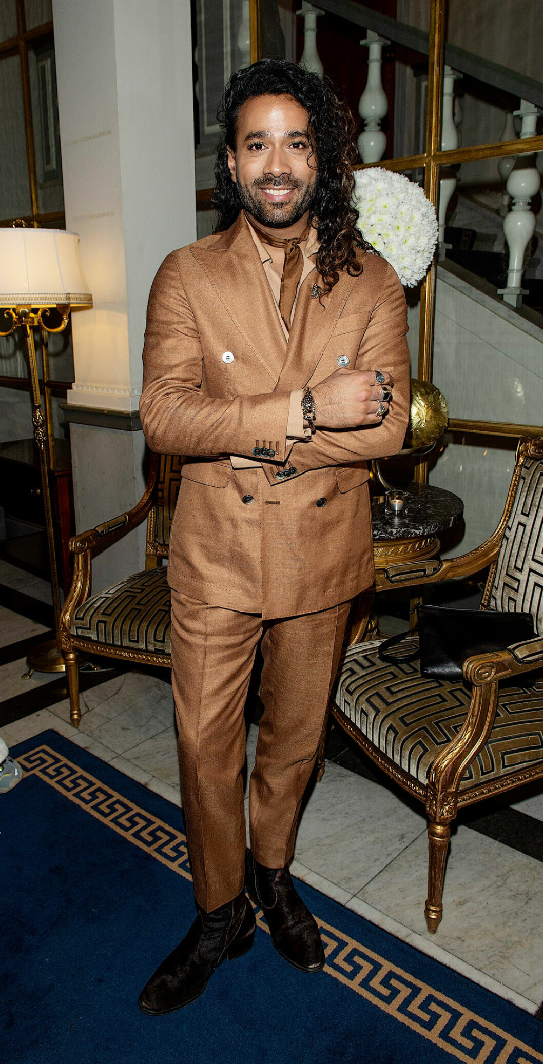 Niklas Berglind är en av modeprofilerna som har lånat outfit av Myrorna under Stockholm Fashion Week. Foto: TT Niklas Berglind på ELLE-galan 2019.